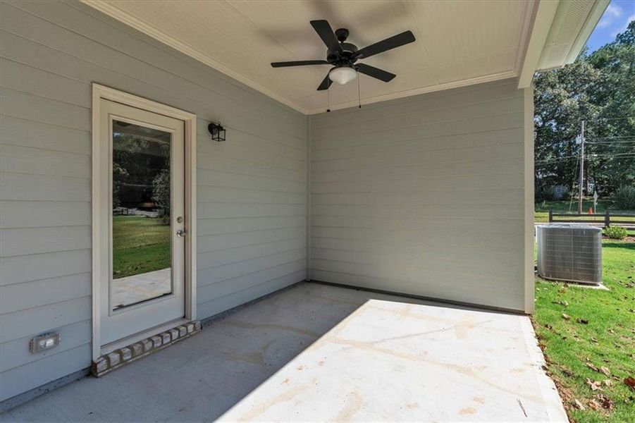 Exterior details and patio area of a home in Sweetlake Grove, Mableton (Image 21).