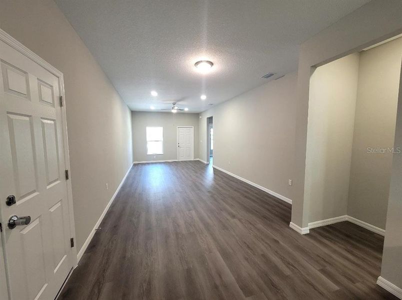 Spacious, unfurnished interior of a new home in , Tampa (Image 8).