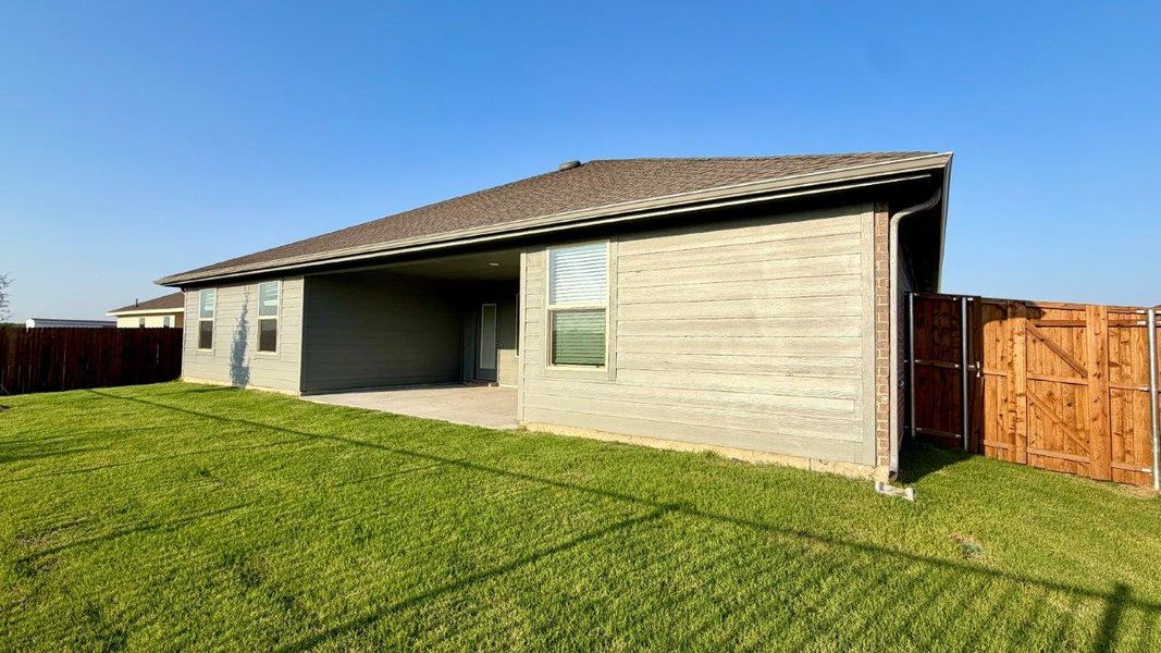 Exterior details and patio area of a home in Northspur, Terrell (Image 3).