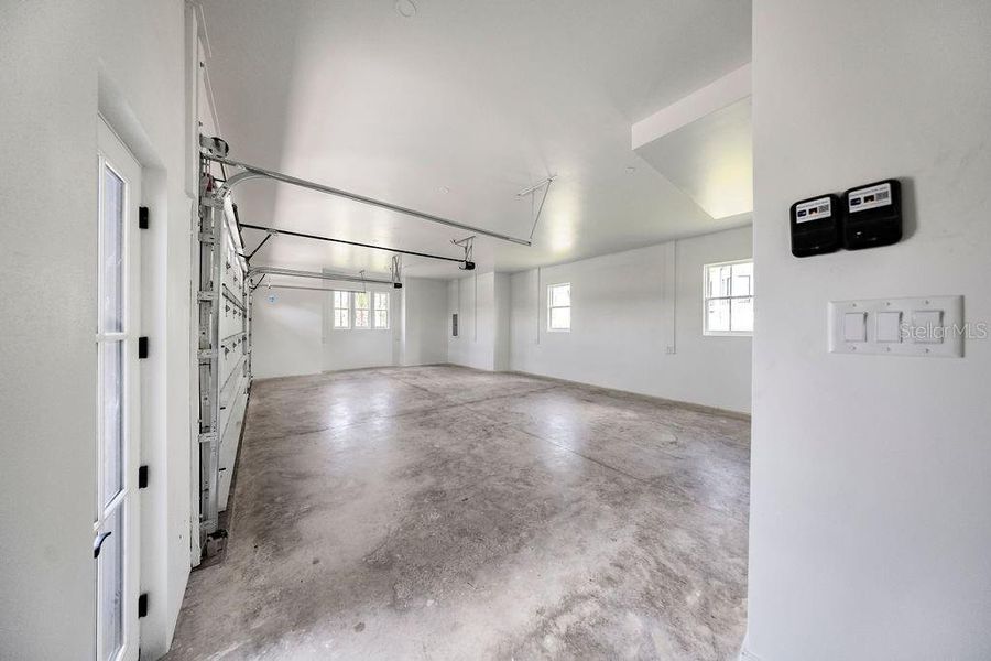 Spacious, unfurnished interior of a new home in , Ocala (Image 58).