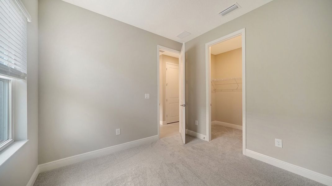 Spacious, unfurnished interior of a new home in Windward, Sarasota (Image 26).