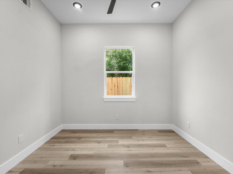 Spacious, unfurnished interior of a new home in , Houston (Image 24).