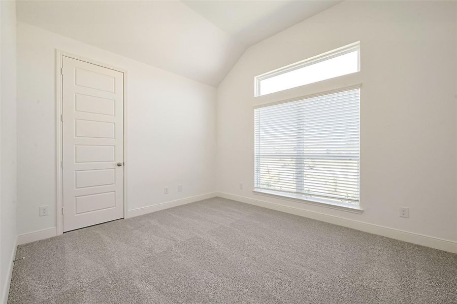 Spacious, unfurnished interior of a new home in Lago Mar, Texas City (Image 26).
