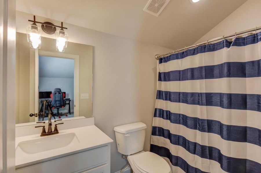 Furnished interior view inside a new home in , Jefferson (Image 17).