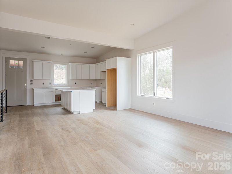 Spacious, unfurnished interior of a new home in , Fairview (Image 19).