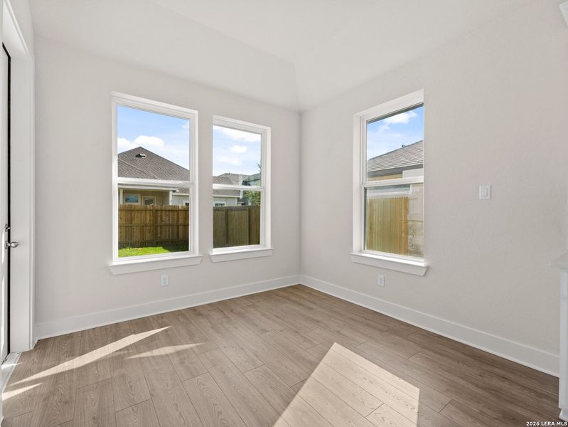 Spacious, unfurnished interior of a new home in Veranda, San Antonio (Image 29).