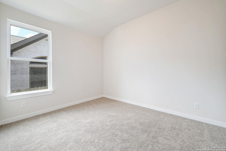 Spacious, unfurnished interior of a new home in Meyer Ranch, New Braunfels (Image 19).
