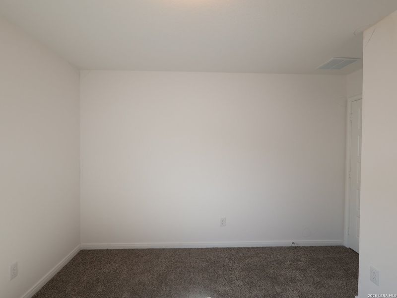 Spacious, unfurnished interior of a new home in Hunters Ranch, San Antonio (Image 32).