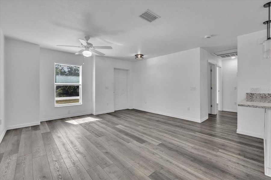 Spacious, unfurnished interior of a new home in , Punta Gorda (Image 16).