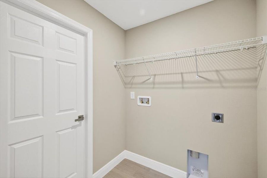 Spacious, unfurnished interior of a new home in , Weeki Wachee (Image 31).