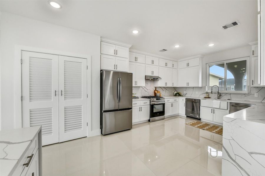 A polished kitchen starts with smart storage. Soft-close cabinetry, deep drawers and a dedicated pantry keep countertops clear and everyday essentials within easy reach. A polished kitchen starts with smart storage. Soft-close cabinetry, deep drawers and a dedicated pantry keep countertops clear and everyday essentials within easy reach.