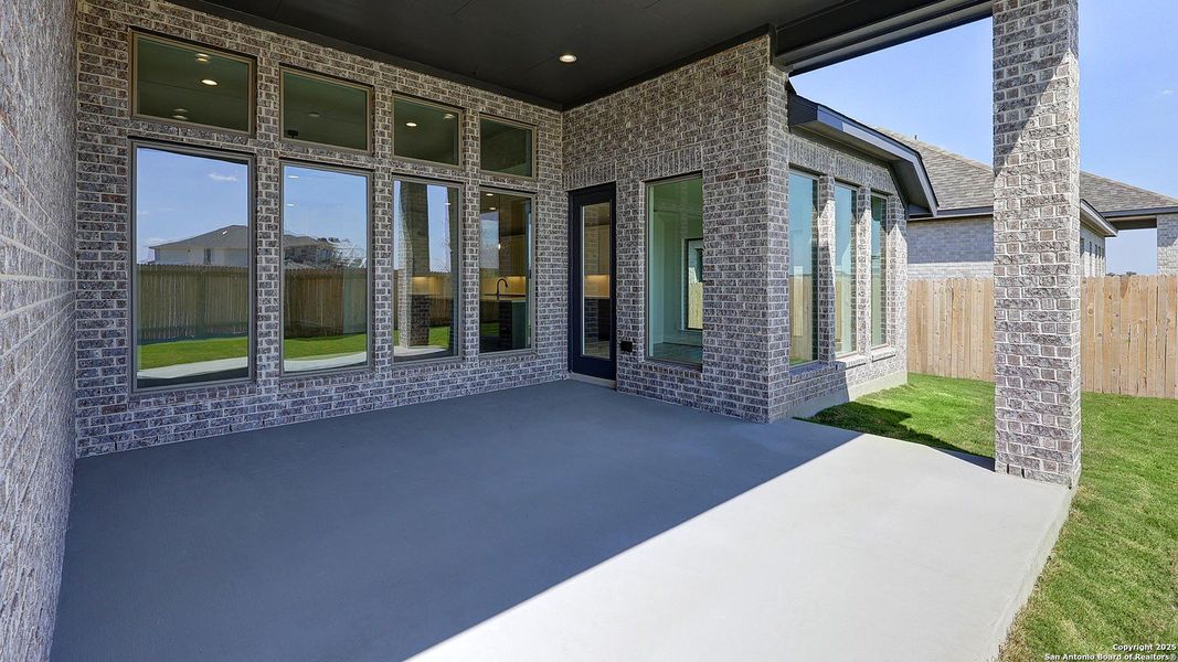 Exterior details and patio area of a home in Haby Hill 60', San Antonio (Image 3). Exterior details and patio area of a home in Haby Hill 60', San Antonio (Image 3).