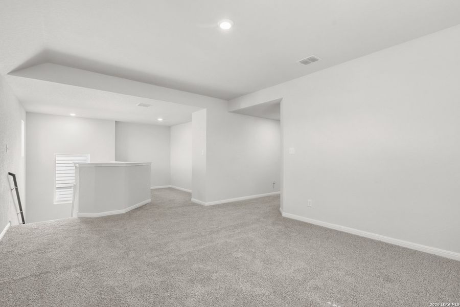 Spacious, unfurnished interior of a new home in Cinco Lakes, San Antonio (Image 26).