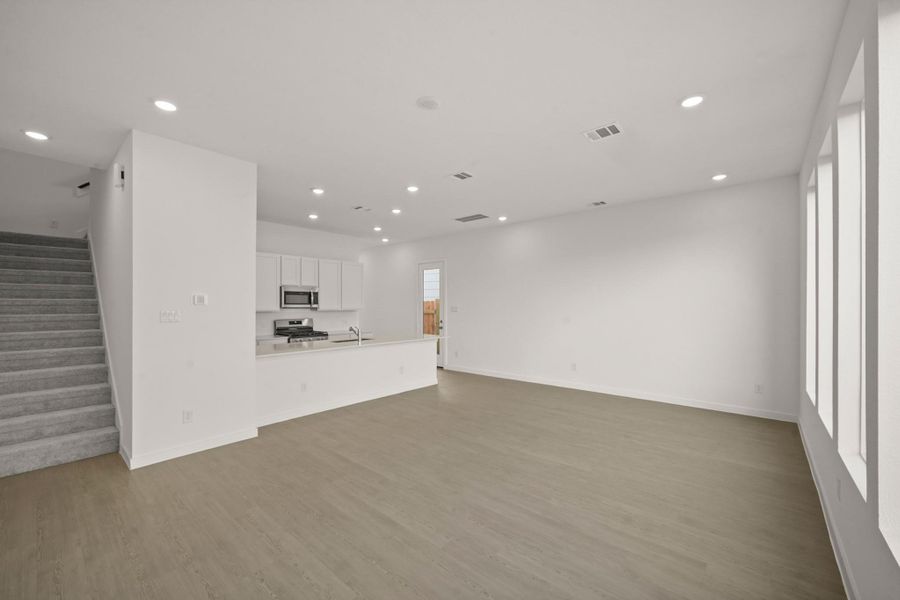 Spacious, unfurnished interior of a new home in Piccolina, Houston (Image 24).