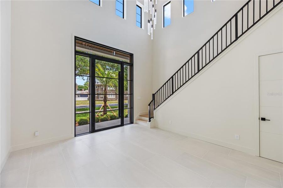 Spacious, unfurnished interior of a new home in , Orlando (Image 18).