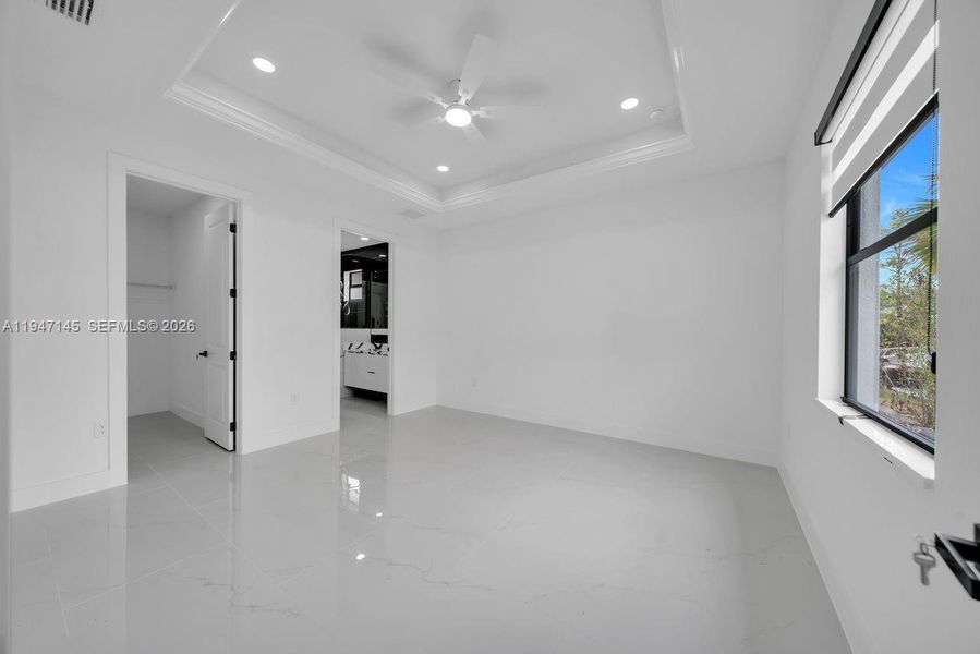 Spacious, unfurnished interior of a new home in , Lehigh Acres (Image 13).