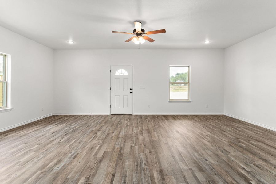 Spacious, unfurnished interior of a new home in , Lampasas (Image 12).