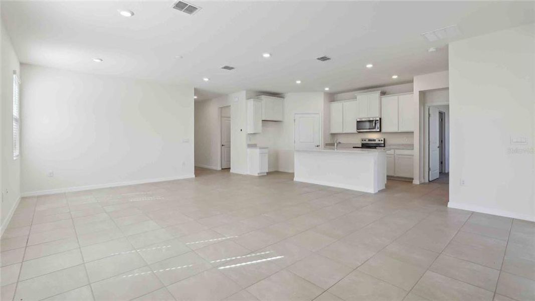 Spacious, unfurnished interior of a new home in Twisted Oaks, Wildwood (Image 16). Spacious, unfurnished interior of a new home in Twisted Oaks, Wildwood (Image 16).