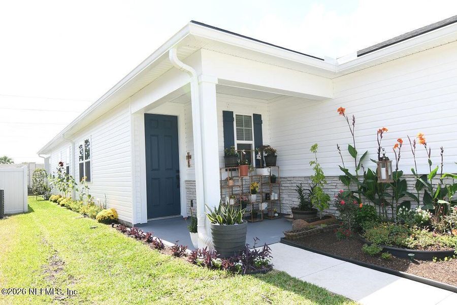 Exterior details and patio area of a home in Forest Crest, Jacksonville (Image 32).