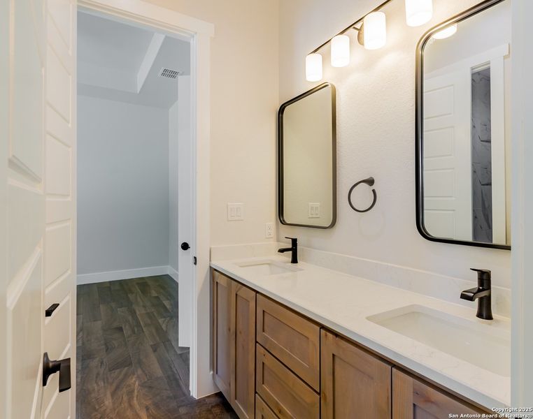 Furnished interior view inside a new home in , La Vernia (Image 14).