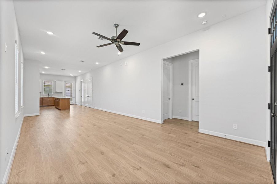 Spacious, unfurnished interior of a new home in , Pearland (Image 12).