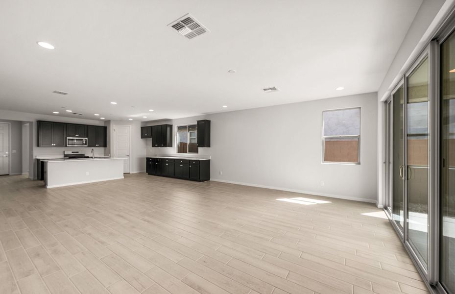 Spacious, unfurnished interior of a new home in Soleo, San Tan Valley (Image 23).