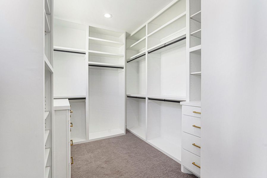 Spacious, unfurnished interior of a new home in , Houston (Image 21).