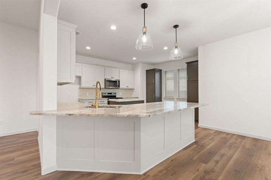 Furnished interior view inside a new home in , Cleburne (Image 11).