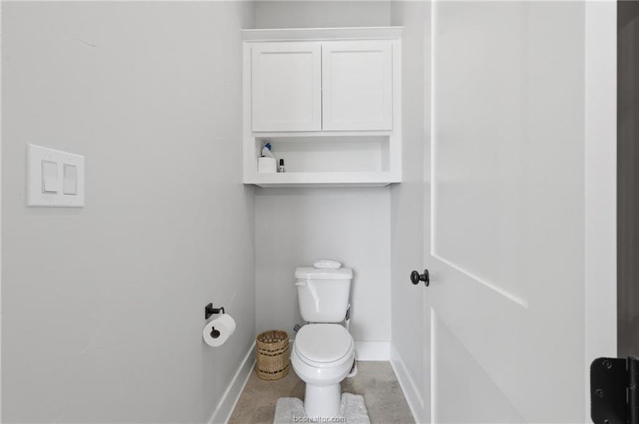 Furnished interior view inside a new home in , Bryan (Image 16).