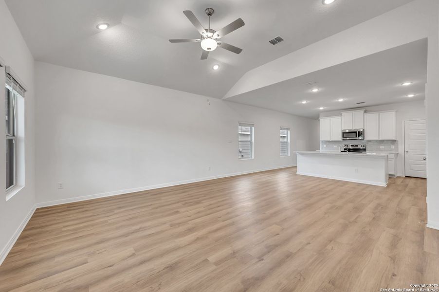 Spacious, unfurnished interior of a new home in Paloma Park, Converse (Image 39).