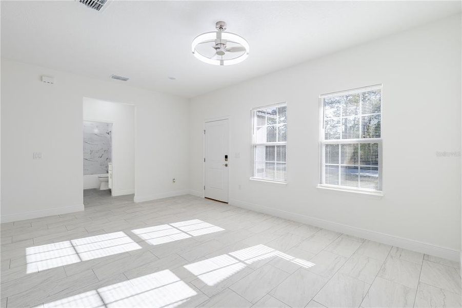 Spacious, unfurnished interior of a new home in , Citrus Springs (Image 14).