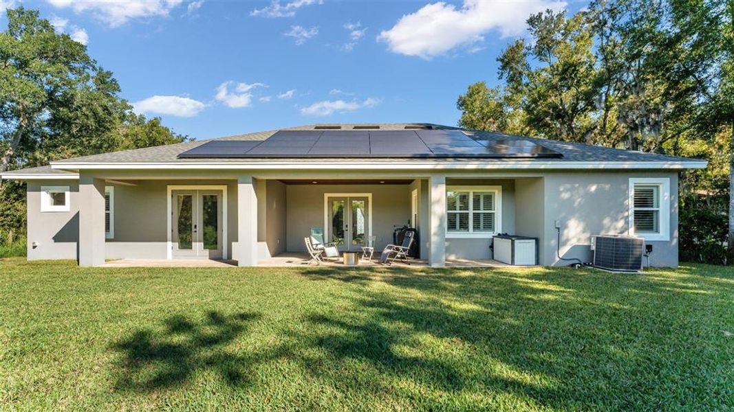 Exterior details and patio area of a home in , Winter Haven (Image 21).