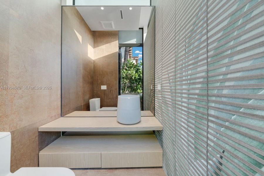 Exterior details and patio area of a home in , Fort Lauderdale (Image 29).