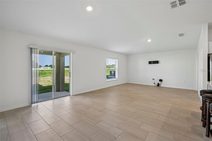 Spacious, unfurnished interior of a new home in Balm Grove, Wimauma (Image 18).