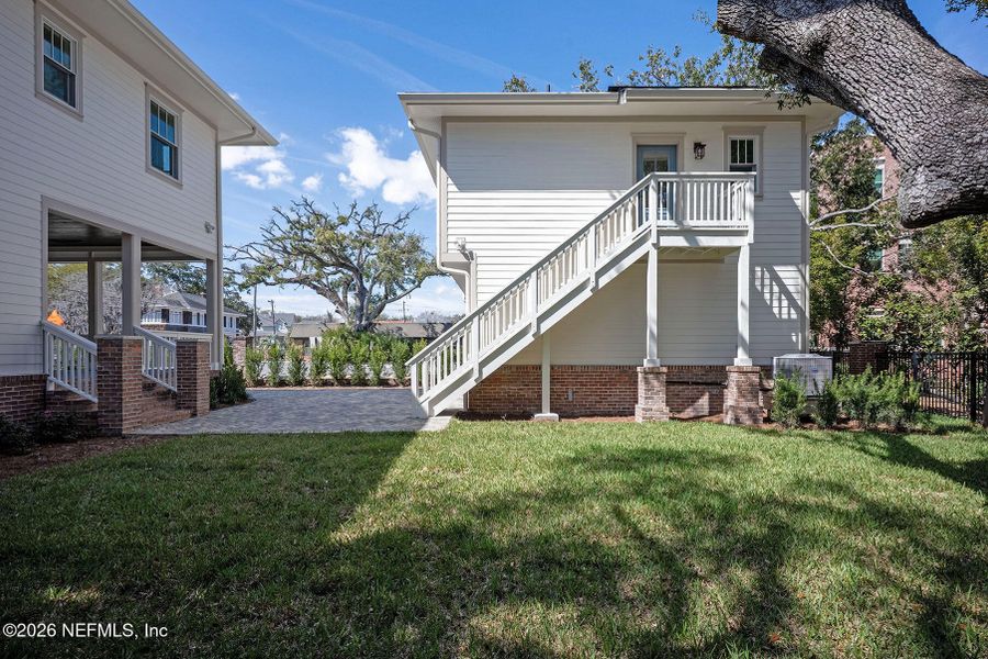 Exterior details and patio area of a home in , Jacksonville (Image 45).