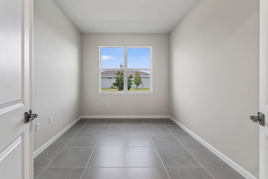 Spacious, unfurnished interior of a new home in Del Webb Tradition, Port St. Lucie (Image 18).