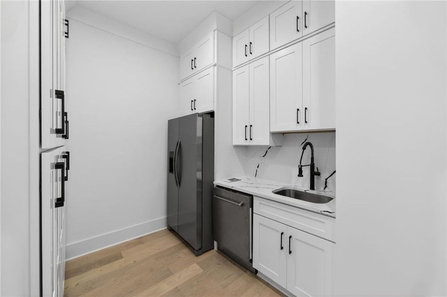 Furnished interior view inside a new home in , Buford (Image 15).