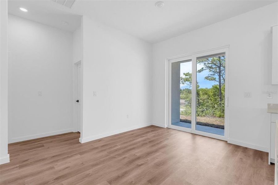 Spacious, unfurnished interior of a new home in , Citrus Springs (Image 36).