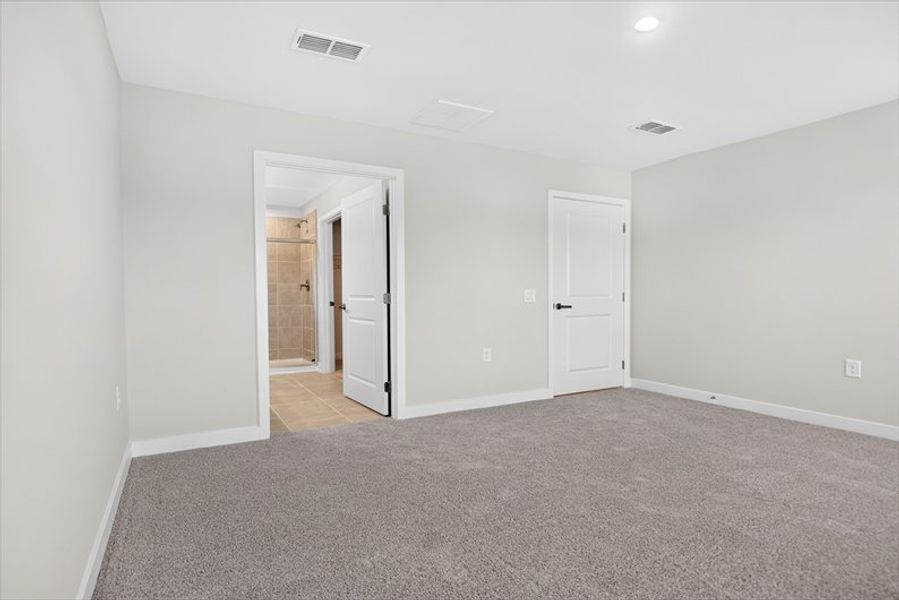 Spacious, unfurnished interior of a new home in Waverly Springs, Woodruff (Image 20).