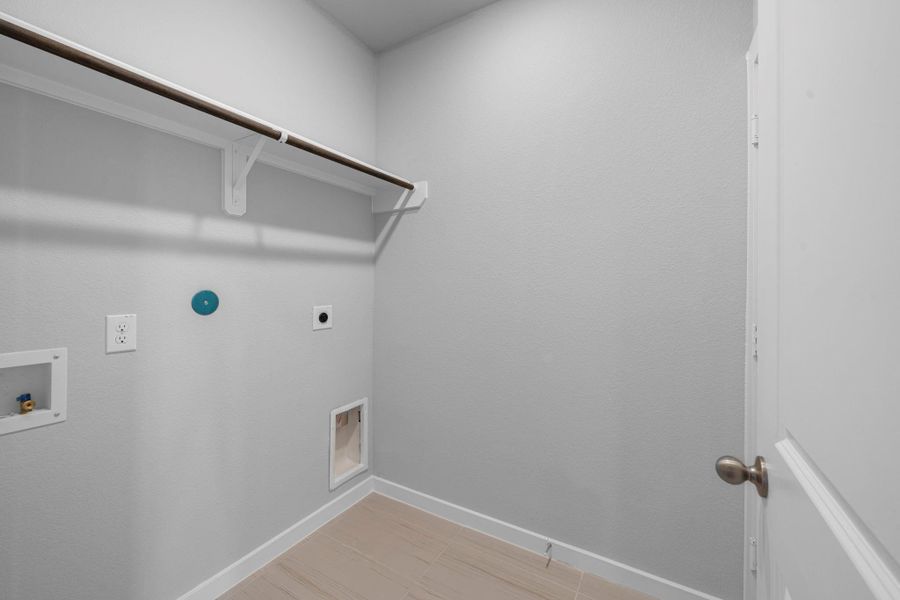 Spacious, unfurnished interior of a new home in Westridge Cove, Conroe (Image 28).