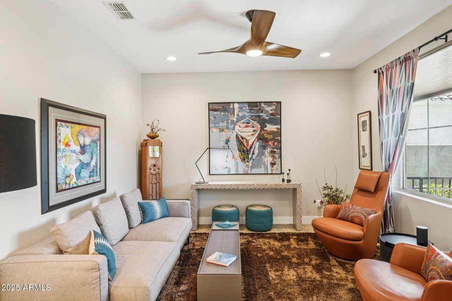 21-web-or-mls-W La Reata Ave-S1709-021