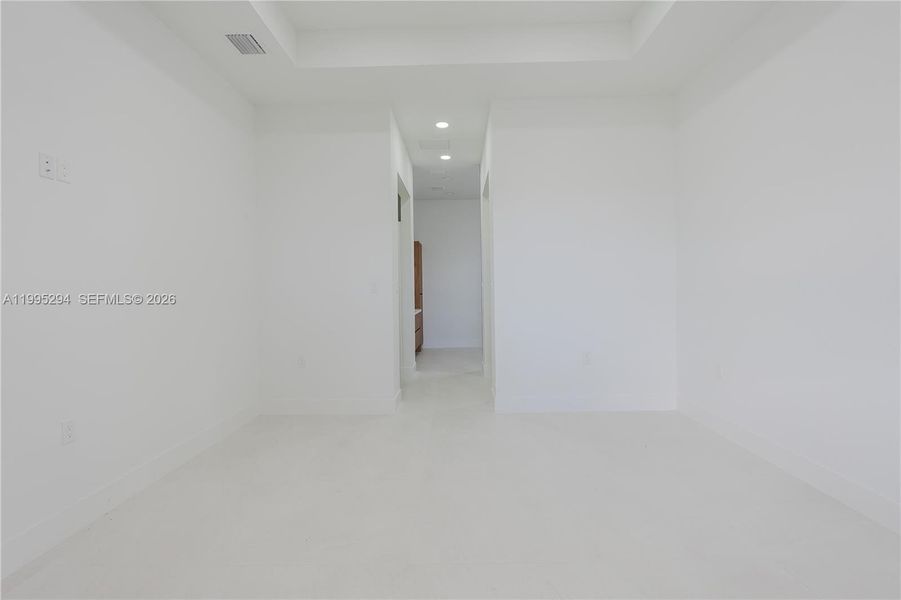Spacious, unfurnished interior of a new home in , Cape Coral (Image 29).