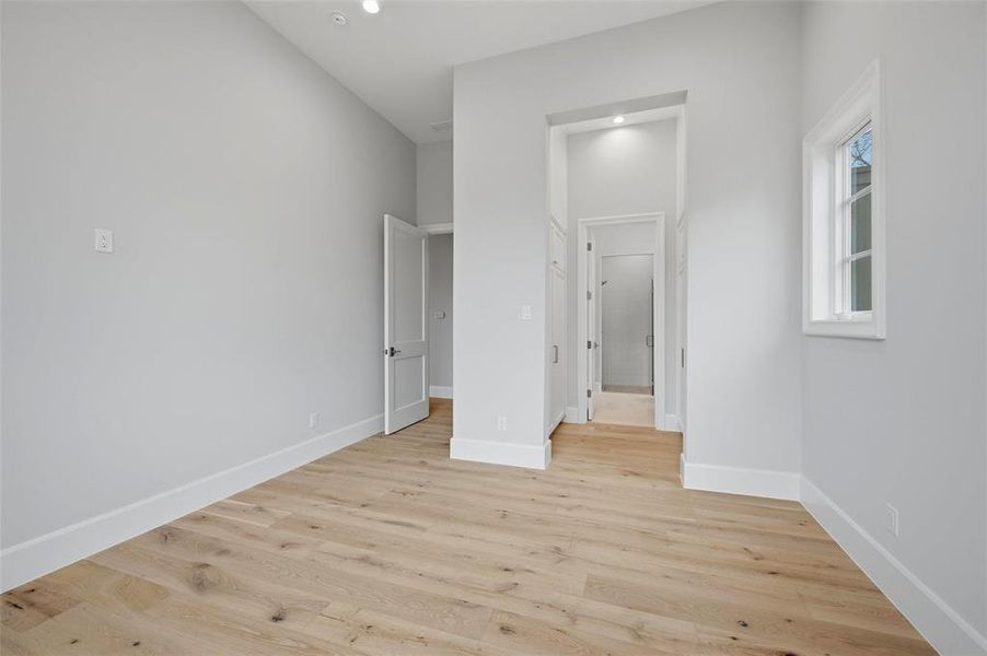 Spacious, unfurnished interior of a new home in , Dallas (Image 36).