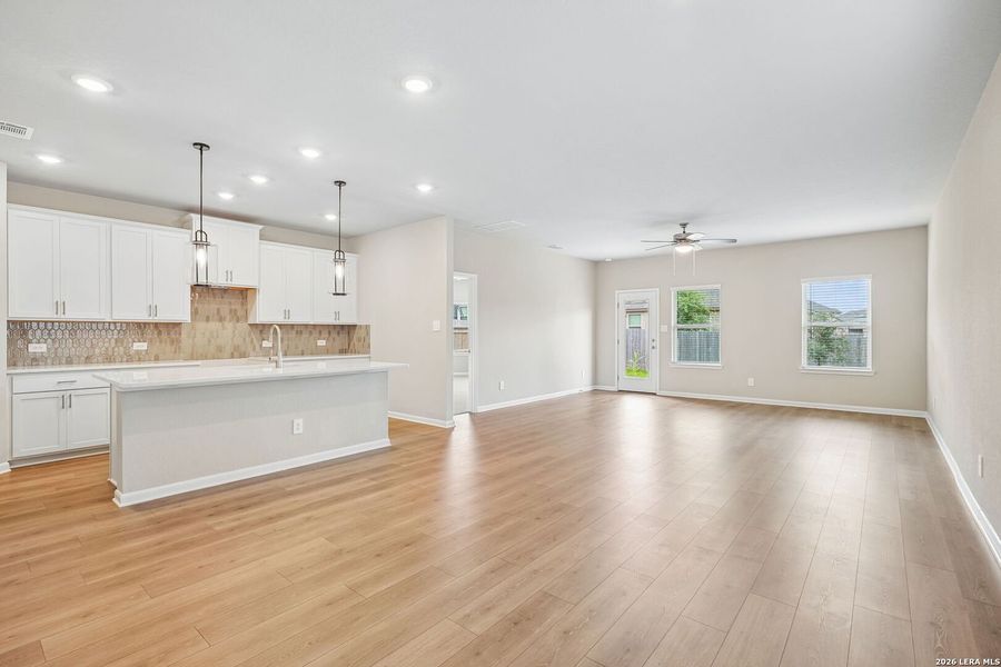 Spacious, unfurnished interior of a new home in Arcadia Ridge - Premier Series, San Antonio (Image 23).