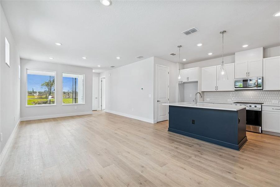 Spacious, unfurnished interior of a new home in Gracewater at Sarasota, Sarasota (Image 25).