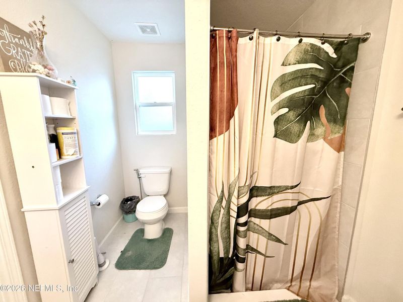 Furnished interior view inside a new home in , Jacksonville (Image 9).