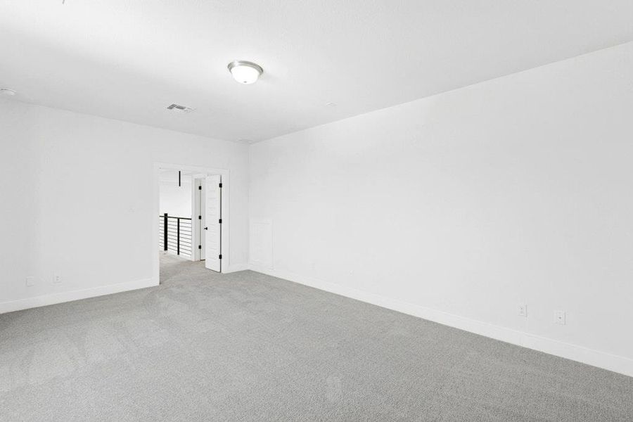 Spacious, unfurnished interior of a new home in Santa Rita Ranch, Liberty Hill (Image 24).