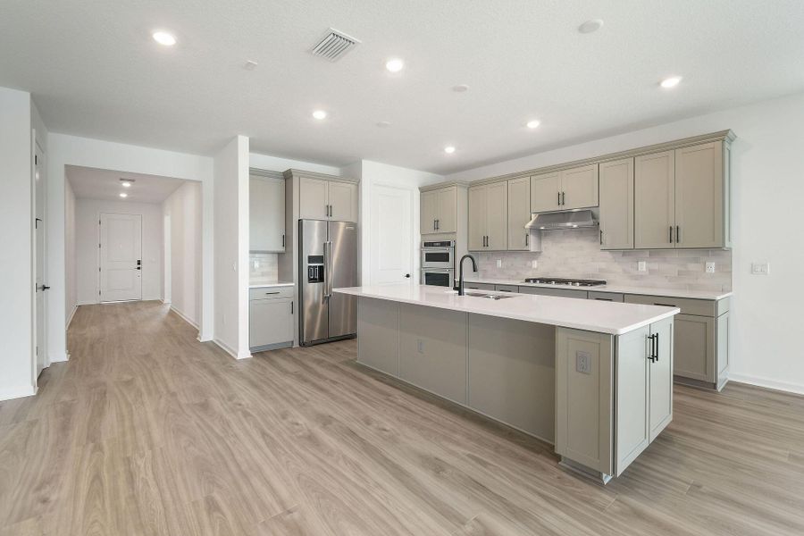 Spacious, unfurnished interior of a new home in Harbor Isle, Vero Beach (Image 13).