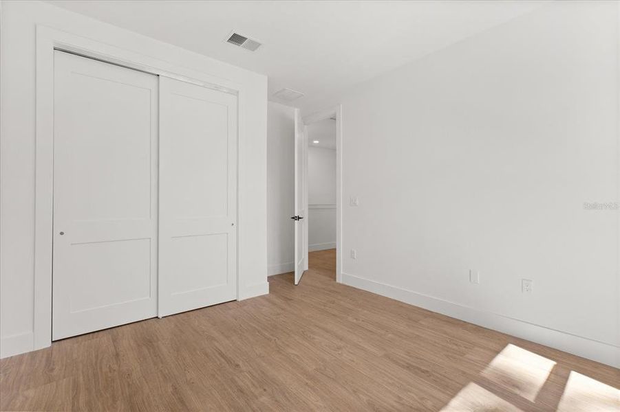 Spacious, unfurnished interior of a new home in , Orlando (Image 18).