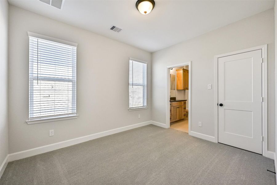 Spacious, unfurnished interior of a new home in Pearland Old Townsite, Pearland (Image 27). Spacious, unfurnished interior of a new home in Pearland Old Townsite, Pearland (Image 27).